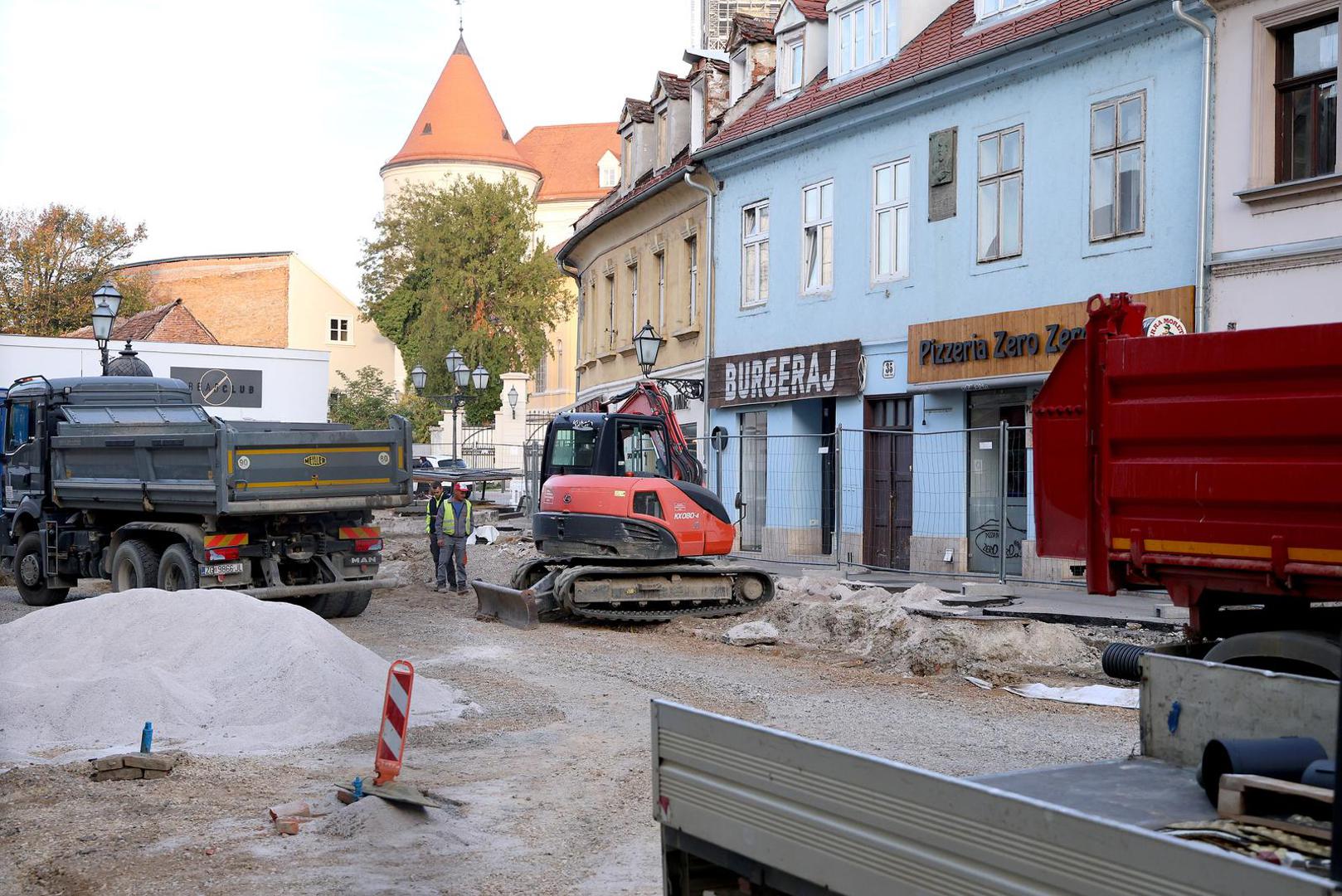 A kako izgleda jedno od trenutačno najvećih gradilišta u centru grada pokazuju i fotografije snimljene jutros. 