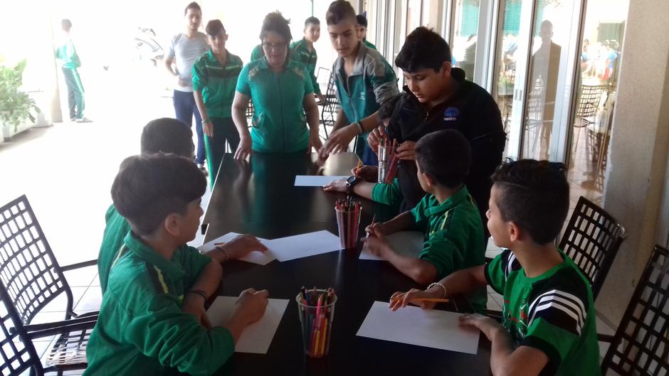 Rukom pisana pjesma dar je iračkog dječaka