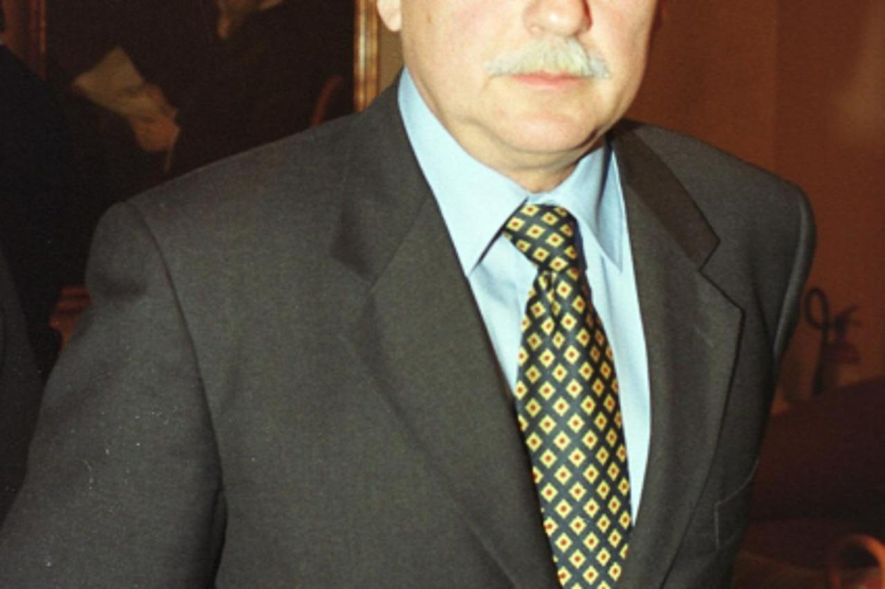 'pripos....zagreb.....27.03.2001. ad plastik-prevent -josip boban pred. uprave ad plastik dd  snimio-ante jelavic'