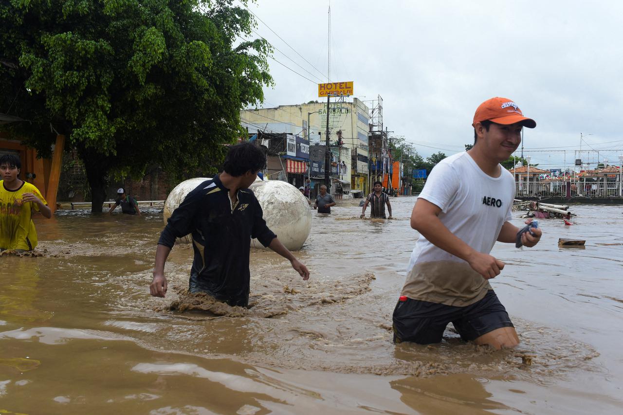 Torrential rains burst rivers, sparking floods in eastern Mexico