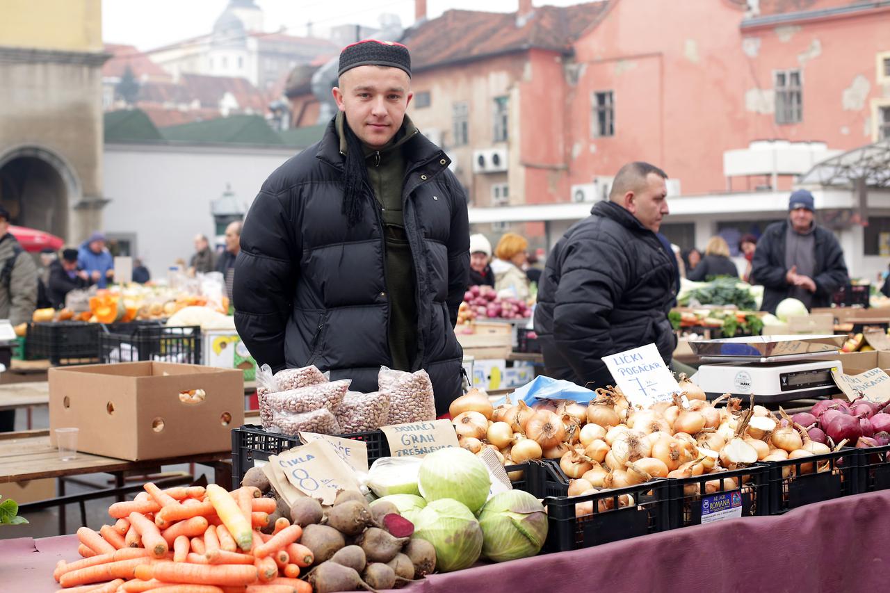 02.02.2017., Zagreb - Najjeftiniji proizvodi na trznici Dolac.   Photo: Luka Stanzl/PIXSELL