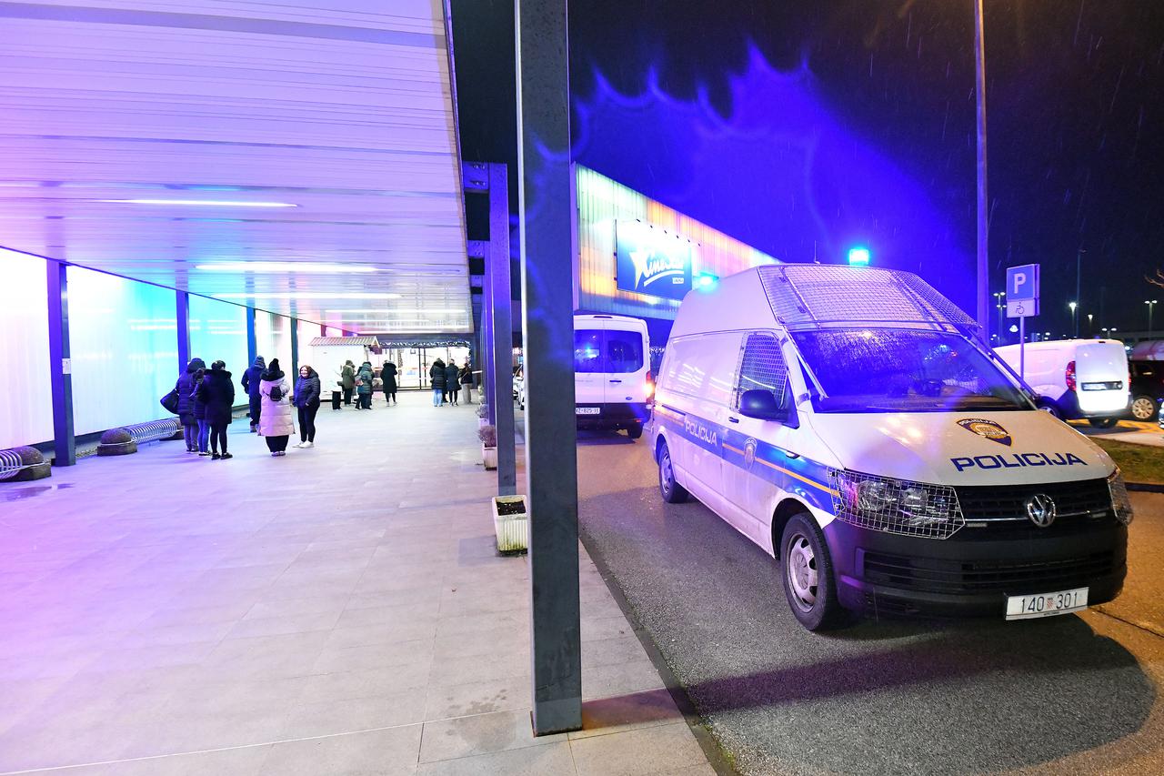 Varaždin: Evakuiran trgovački centar Lumini, u tijeku je policijski pregled