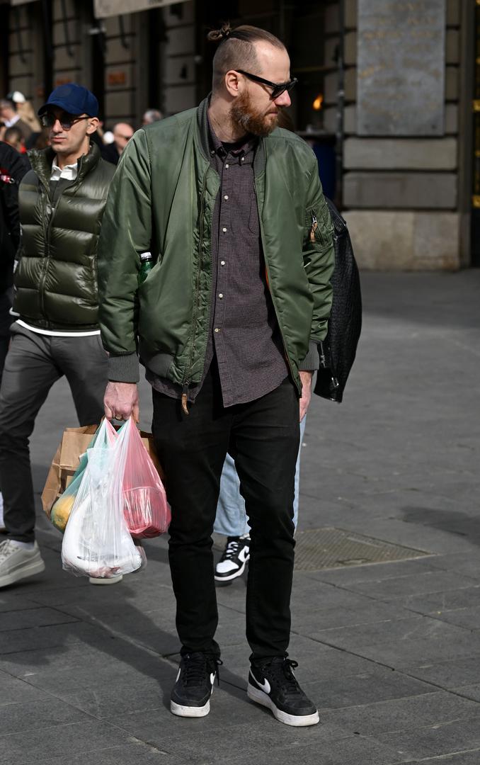 PRILIKOM OBJAVE ZAŠTITITI IDENTITET DIJETETA 
10.02.2024., Zagreb - Ivan Veljaca sa obitelji u setnji gradom Photo: Marko Lukunic/PIXSELL