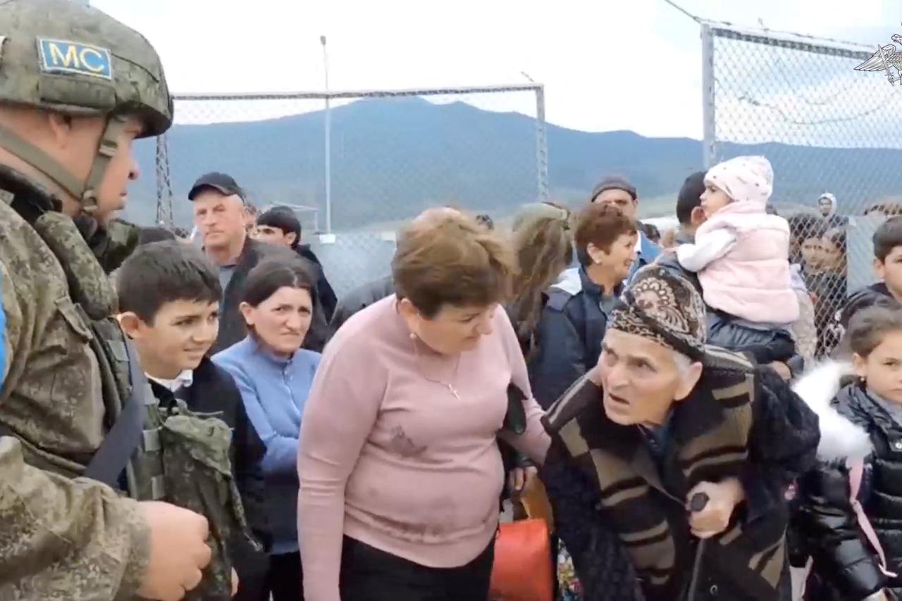 storyeditor/2023-09-21/2023-09-21T075501Z_996310396_RC2VC3AFV2YF_RTRMADP_3_ARMENIA-AZERBAIJAN-KARABAKH-EVACUEES.JPG