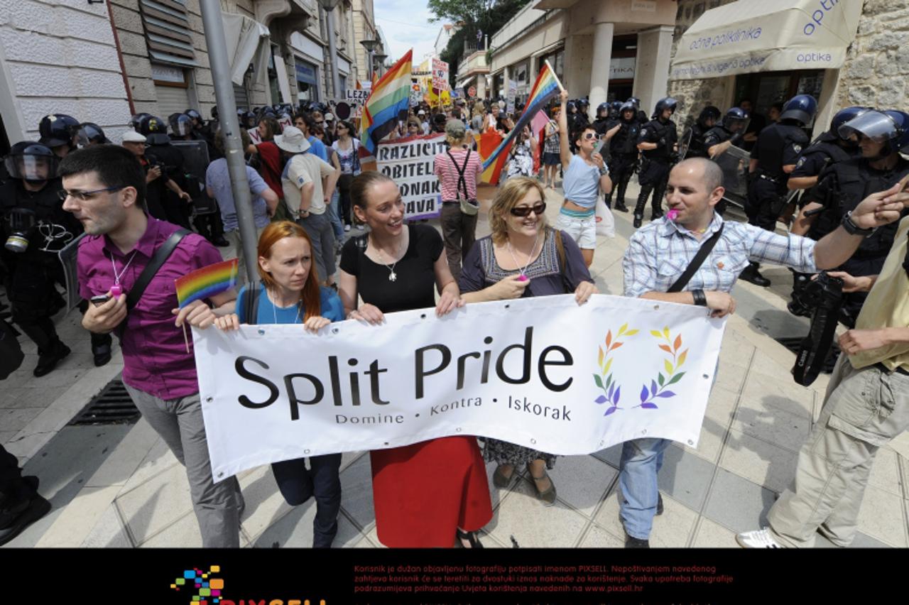 '11.06.2001. Split - Nekoliko stotina ljudi okupilo se na splitskom Gay Pride-u uz jake snage interventne policije Photo:Tino Juric/PIXSELL'