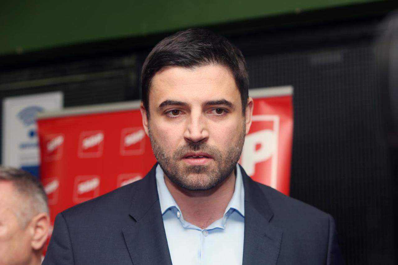 Davor Bernardić: 'Povisit ćemo minimalnu plaću na 4.000 kuna'