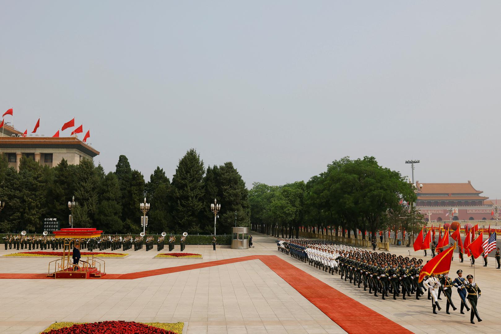 Honour guard members march at the welcome ceremony for U.S. President Donald Trump by Chinese President Xi Jinping, at the Great Hall of the People in Beijing, China May 14, 2026. REUTERS/Maxim Shemetov/Pool Photo: MAXIM SHEMETOV/REUTERS