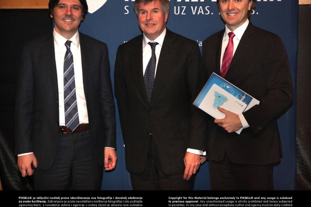 '26.03.2013., Zagreb - U Hypo centru odrzan Macroeconomic outlook, godisnja publikacija Hypo banke. Hrvoje Stojic, Neil Mackinnon, Markus Ferstl.  Photo: Zarko Basic/PIXSELL'