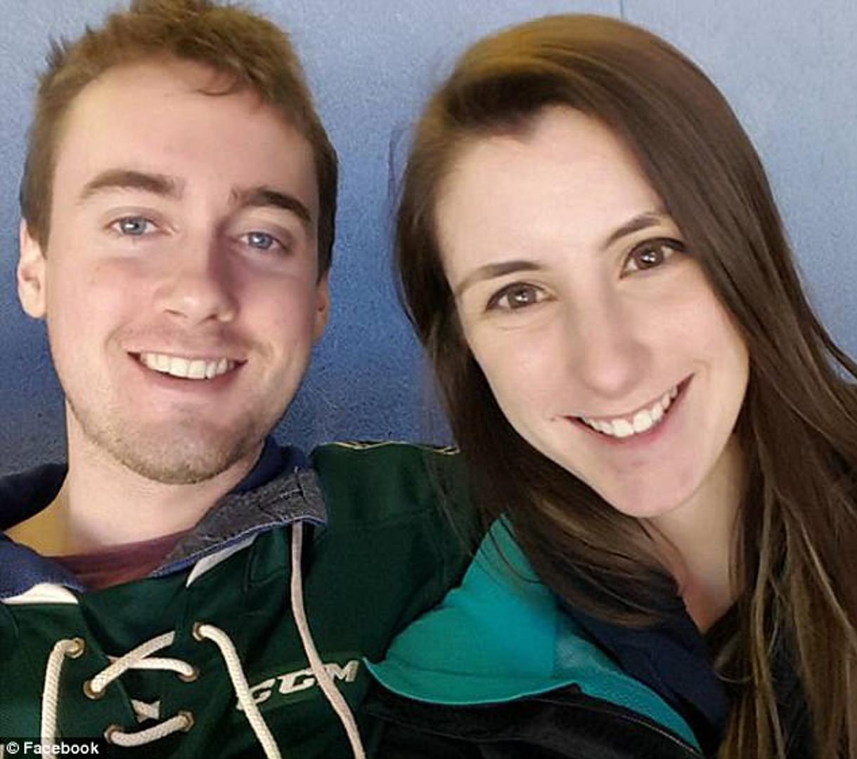 Naime, dok su bosonogi šetali plažom, 22-godišnja Katie Stephens i 25-godišnji Eddie Zytner primijetili su da su ih počela svrbjeti stopala. No, s vremenom je postajalo sve gore. UPOZORENJE ČITATELJIMA: Sadržaj idućih fotografija mogao bi vas uznemiriti! 
