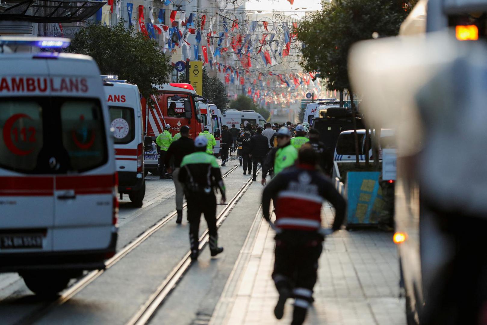 Police and emergency service members work at the scene after an explosion on busy pedestrian Istiklal street in Istanbul, Turkey, November 13, 2022. REUTERS/Kemal Aslan Photo: KEMAL ASLAN/REUTERS