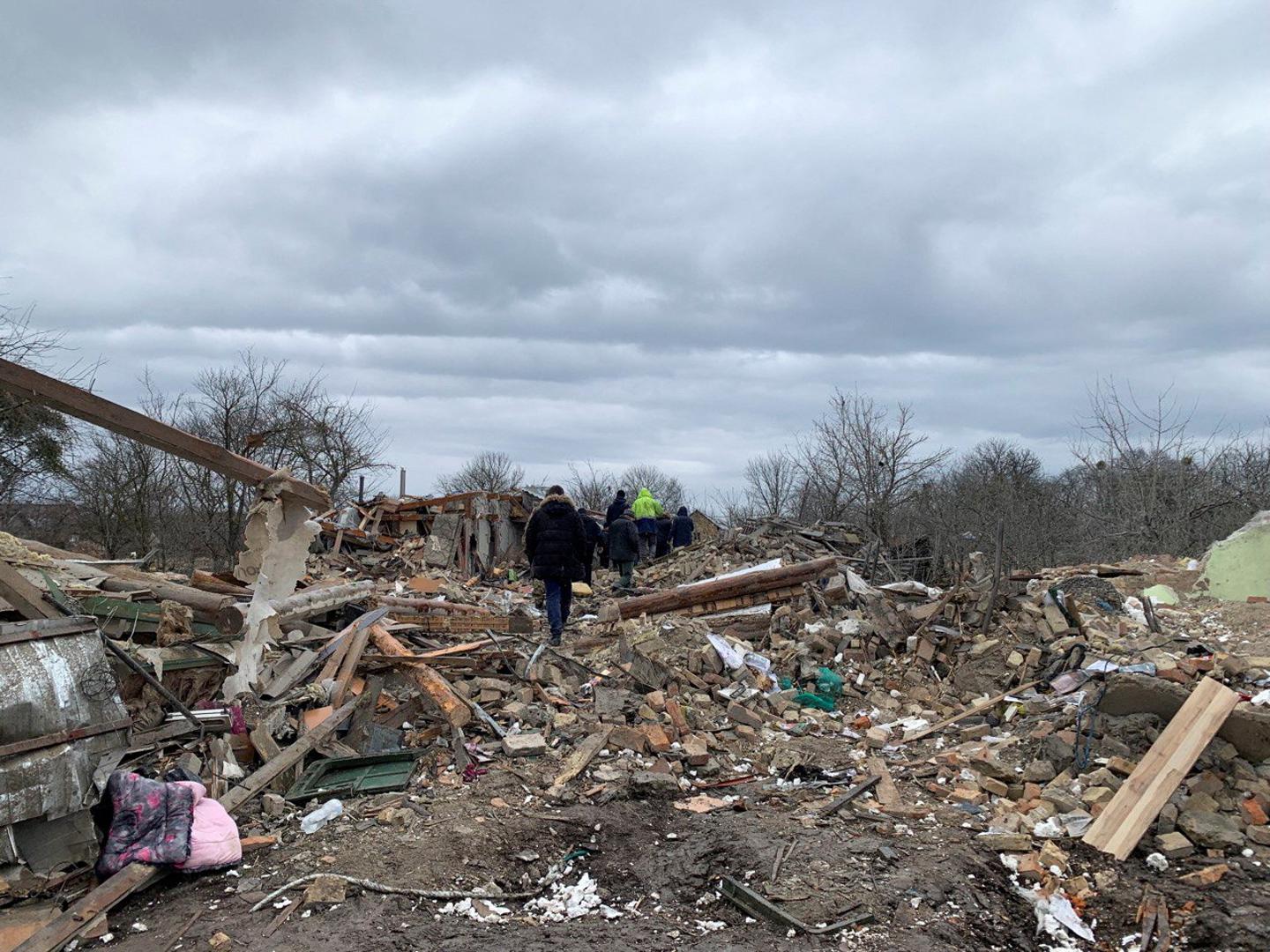 Local residents walk among remains of residential buildings destroyed by a Russian missile strike, amid Russia's attack on Ukraine, near the town of Zolochiv, Lviv region, Ukraine March 9, 2023. REUTERS/Andriy Perun Photo: Stringer/REUTERS