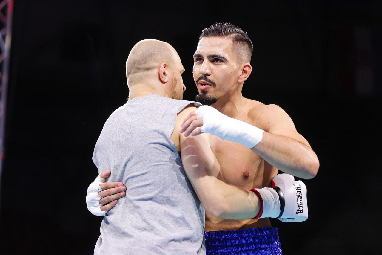 Zagreb:  Borilački spektakl Grand Boxing, Antonio Grabić -  Eduard Belas