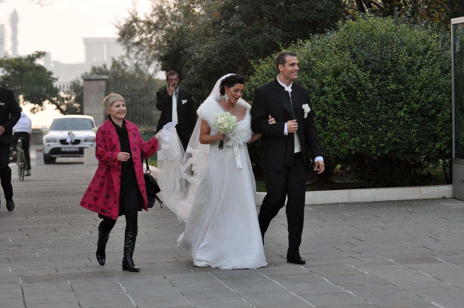Nedavno je Ivana uhvaćena na Trgu u Zagrebu kako daje izjavu za Novu TV o moliteljima i prosvjednicima. Mnogi kada su je vidjeli shvatili su koliko se zapravo promijenila - odabrala je jednostavan stil, izgleda neopterećeno, daleko od glamura i svjetla reflektora. Danas Ivana Paris živi povučeno, posvećena obitelji i daleko od svjetla javne scene, birajući mir umjesto medijske pažnje.