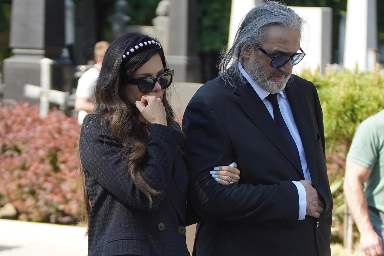 Beograd: Posljednji ispraćaj Vidoja Ristovića, supruga Nikoline Pišek