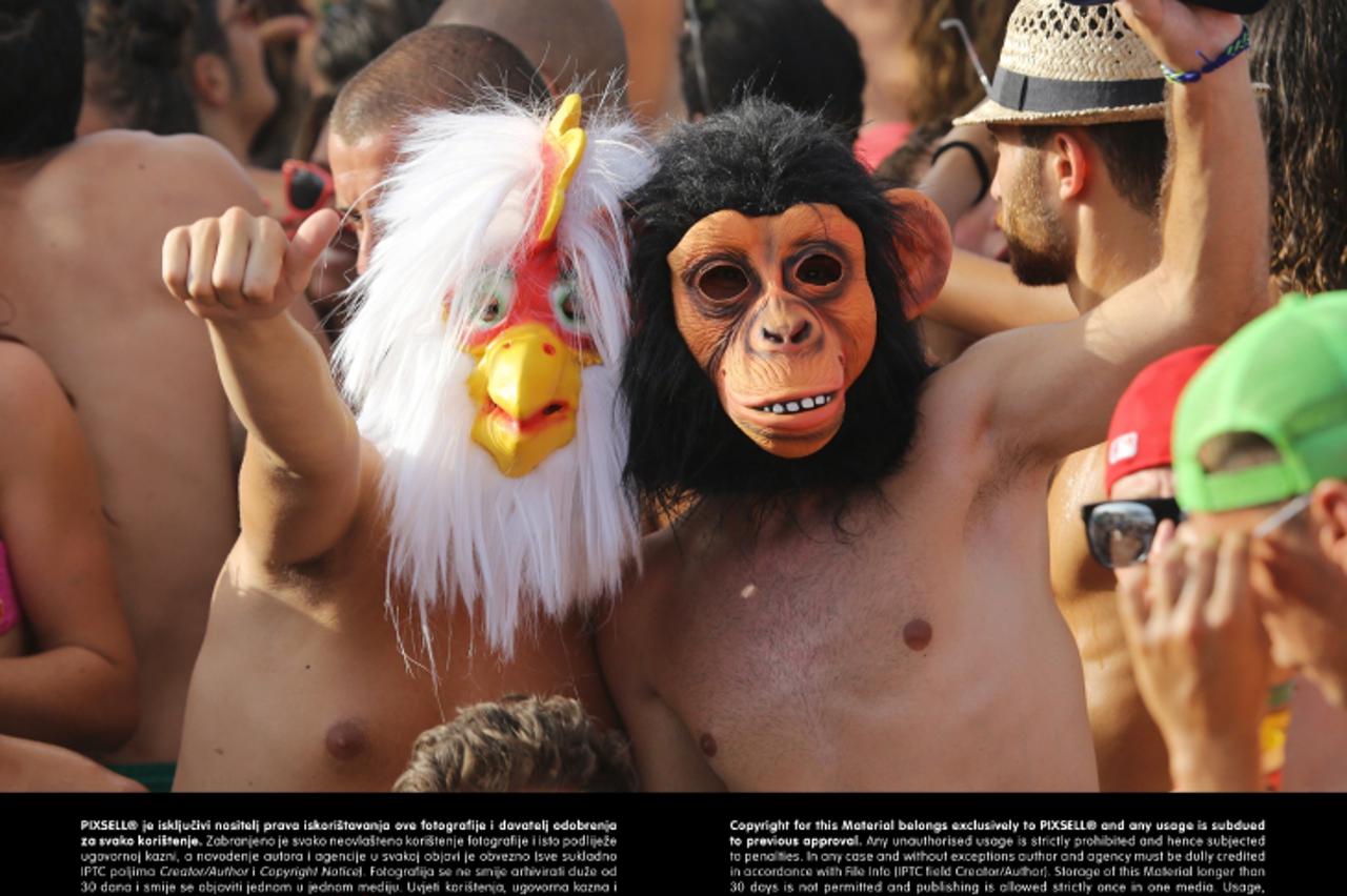 '08.08.2013., Otok Pag, Zrce - 24-satna zabava na popularnoj plazi Zrce uz zgodne plesacice svakim danom privlace sve vise gostiju zeljne lude zabave. Photo: Filip Brala/PIXSELL'