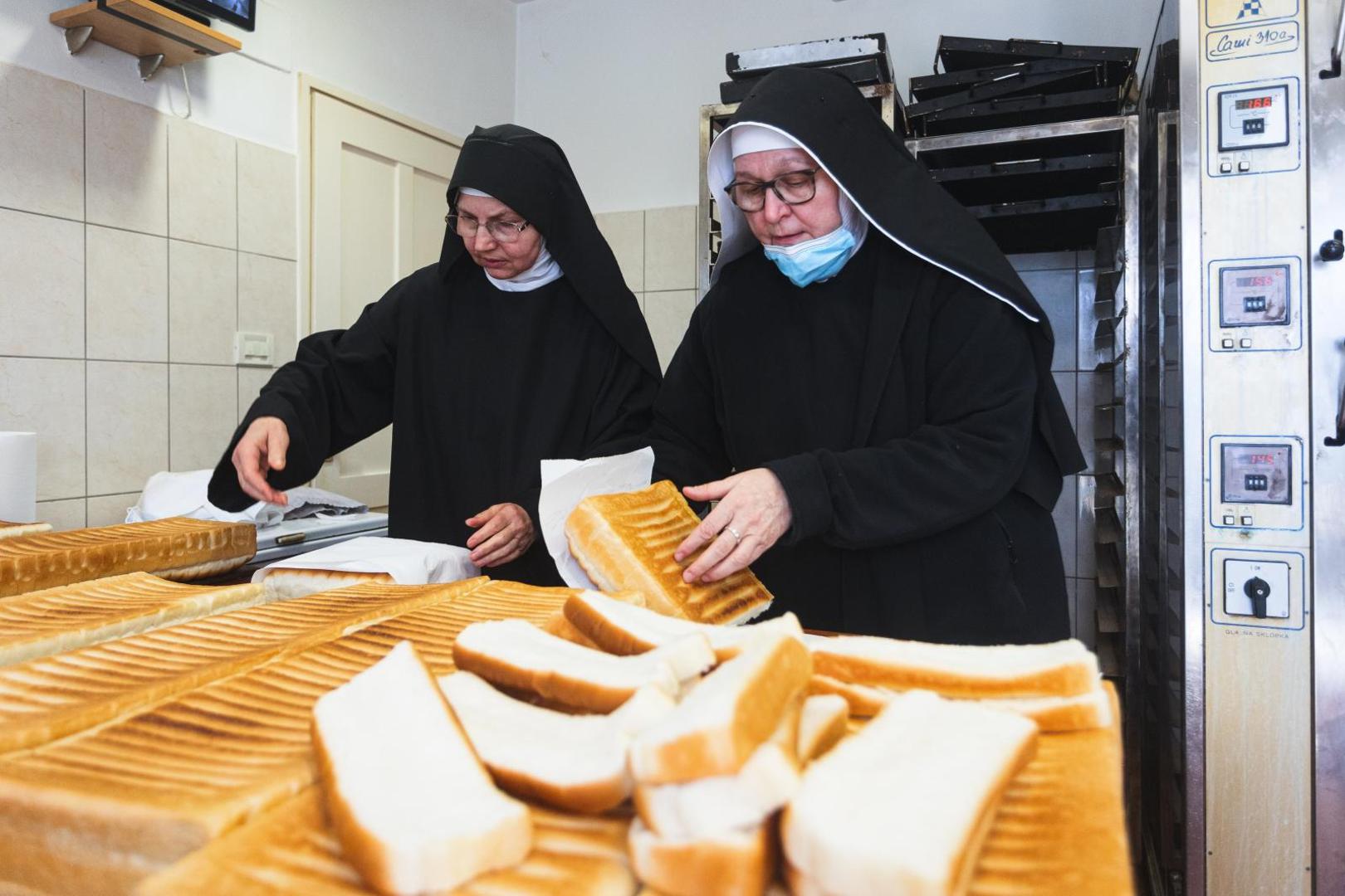 18.03.2021., Pag - Benediktinke samostana svete Margarite prave baskotine u svojoj pekari. Photo: Marko Dimic/PIXSELL