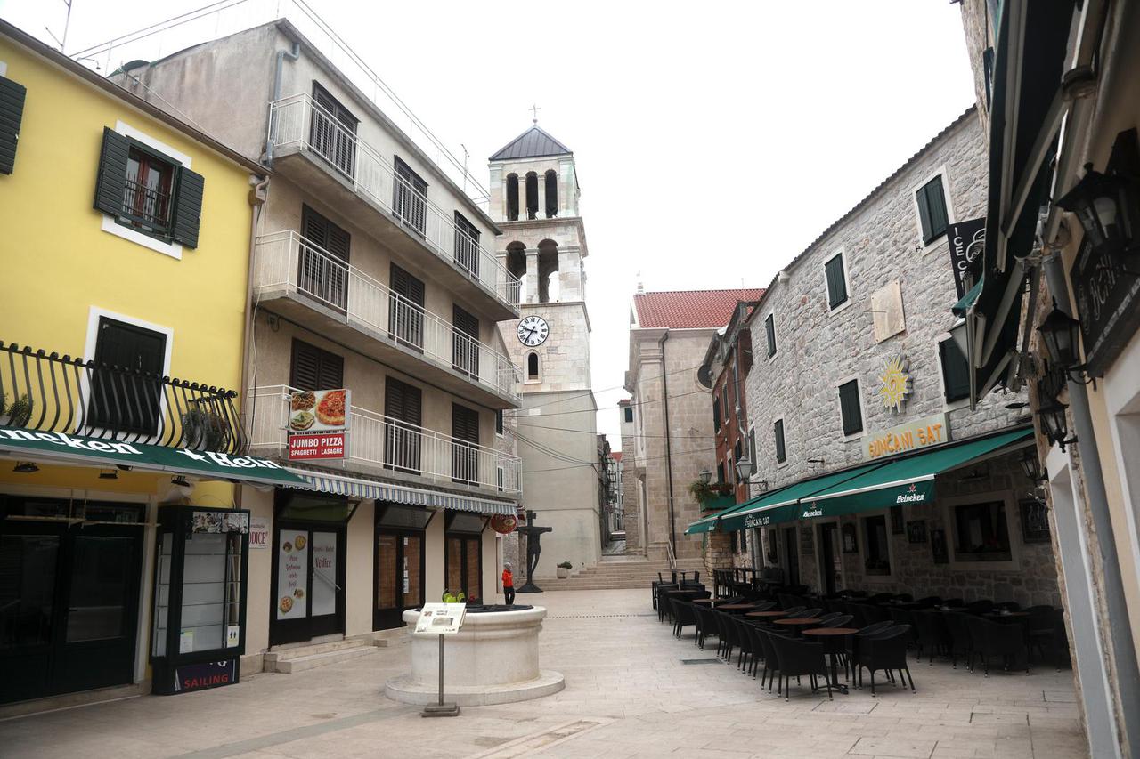 Prazne ulice u Vodicama