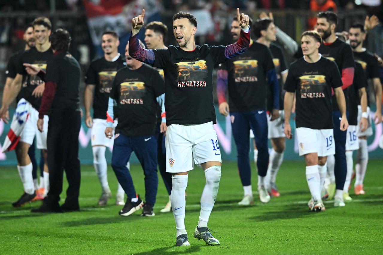 Slavlje nogometaša Hrvatske nakon pobjede nad Farskim otocima i plasmana na Svjetsko prvenstvo