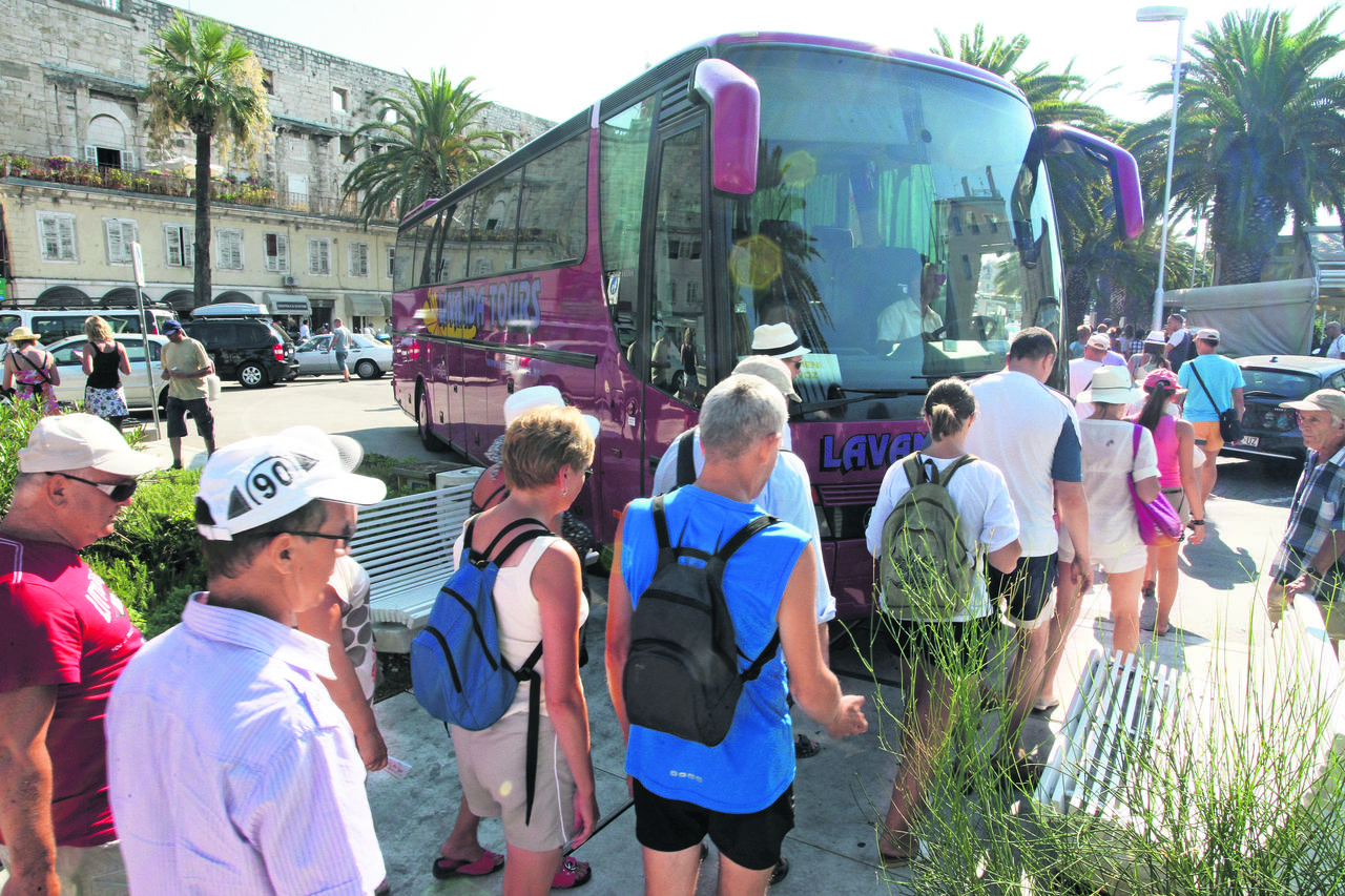 Autobus s turistima