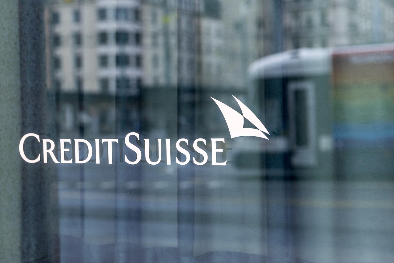 FILE PHOTO: FILE PHOTO: A logo is pictured on the Credit Suisse bank in Geneva,