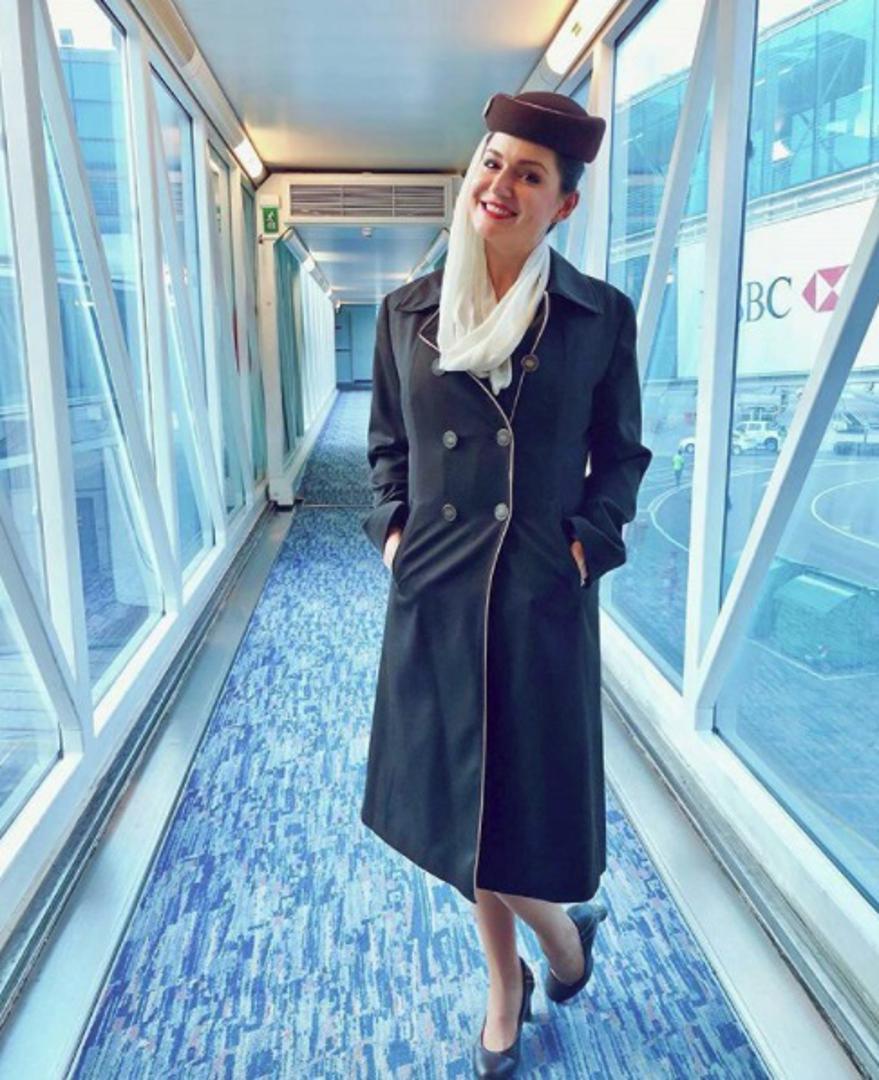 Sjenilo za oči treba biti crno ili bež, a preporučuje se i crni tuš. 