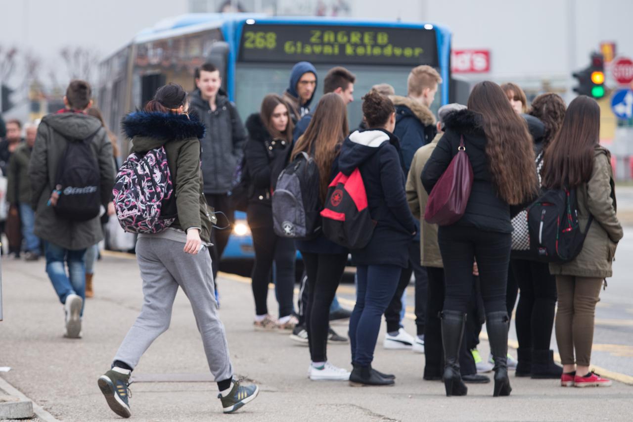 13.02.2017., Velika Gorica - Od 1. ozujka 2017. godine ZET uvodi polusatnu kartu po cijeni od 4 kune za autobuse koji krecu iz Velike Gorice ili prema njoj. Gradjanima ce to donijeti znatne ustede u kucnim budzetima.  Photo: Davor Puklavec/PIXSELL