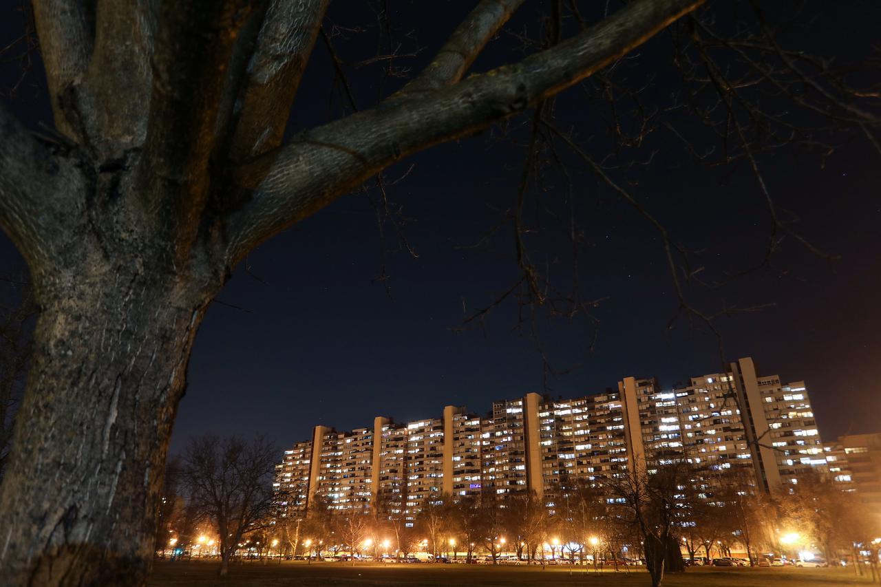 Zagreb:  Stambena zgrada Mamutica u Travnom