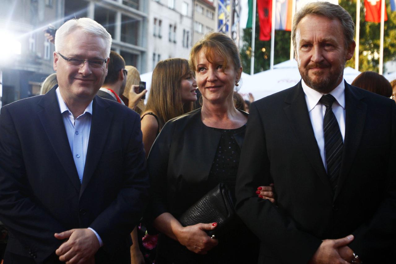 Croatia's President Ivo Josipovic (L), member of the Bosnian Presidency Bakir Izetbegovic (R) and his wife Sebija arrive on the red carpet on the final night of the 17th Sarajevo Film Festival July 30, 2011. REUTERS/Dado Ruvic (BOSNIA AND HERZEGOVINA - Ta