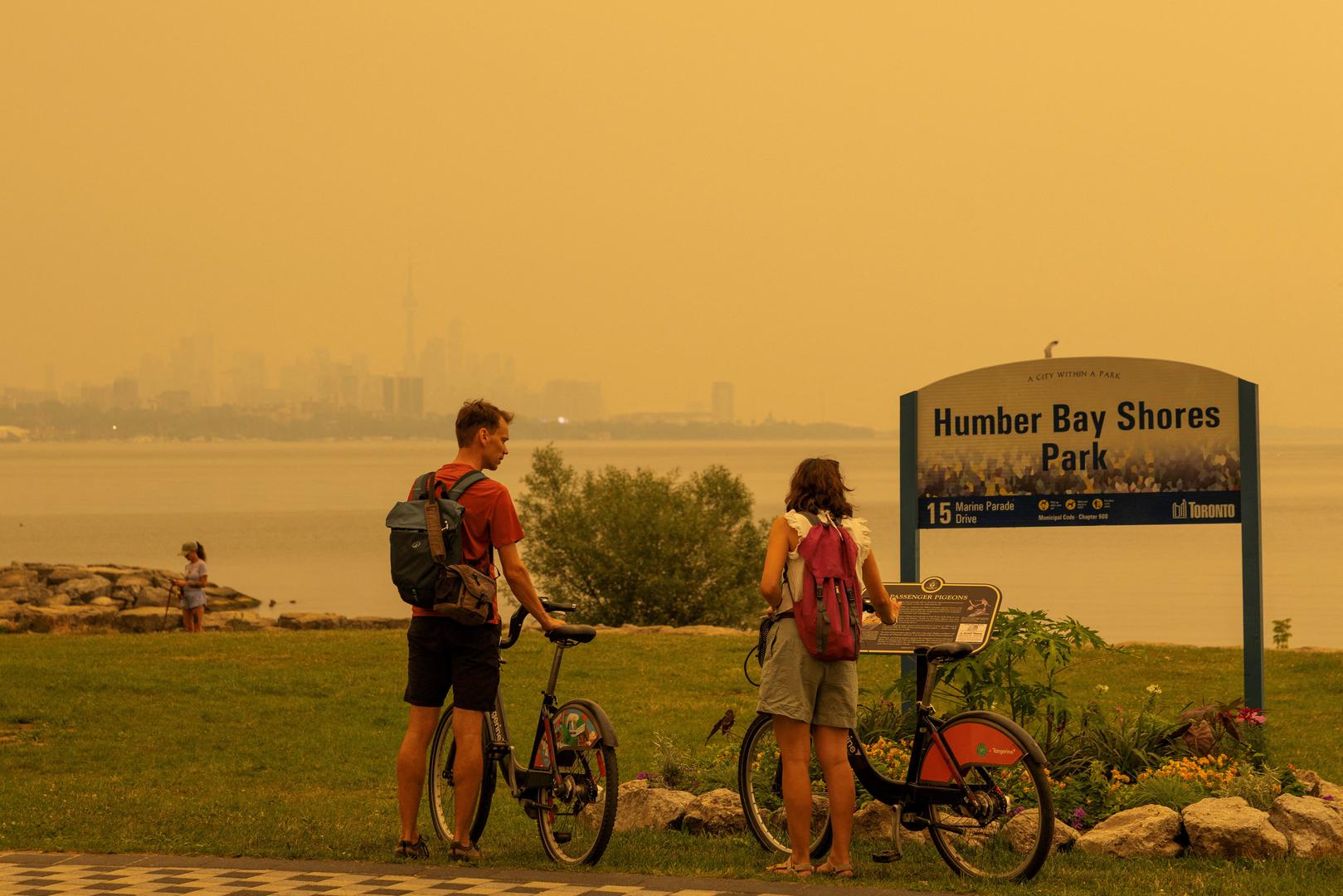Stručnjaci navode da su dugotrajne visoke temperature i manjak oborina pridonijeli širenju požara. Dim se zbog vjetrova proširio prema jugu i istoku, a tvrtka IQAir uvrstila je Detroit, Toronto i Minneapolis među gradove s najlošijom kvalitetom zraka u svijetu.