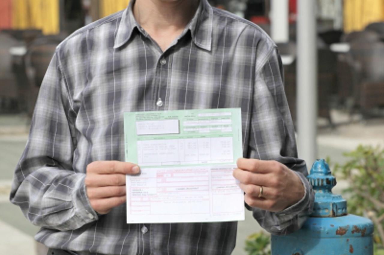 '24.03.2010., Zadar - Dubravko Jurina mora platiti enorman iznos vode za koju tvrdi da nije potrosio te da Benkovacki vodovod plaljcka gradjane. Photo: Zeljko Mrsic/PIXSELL'