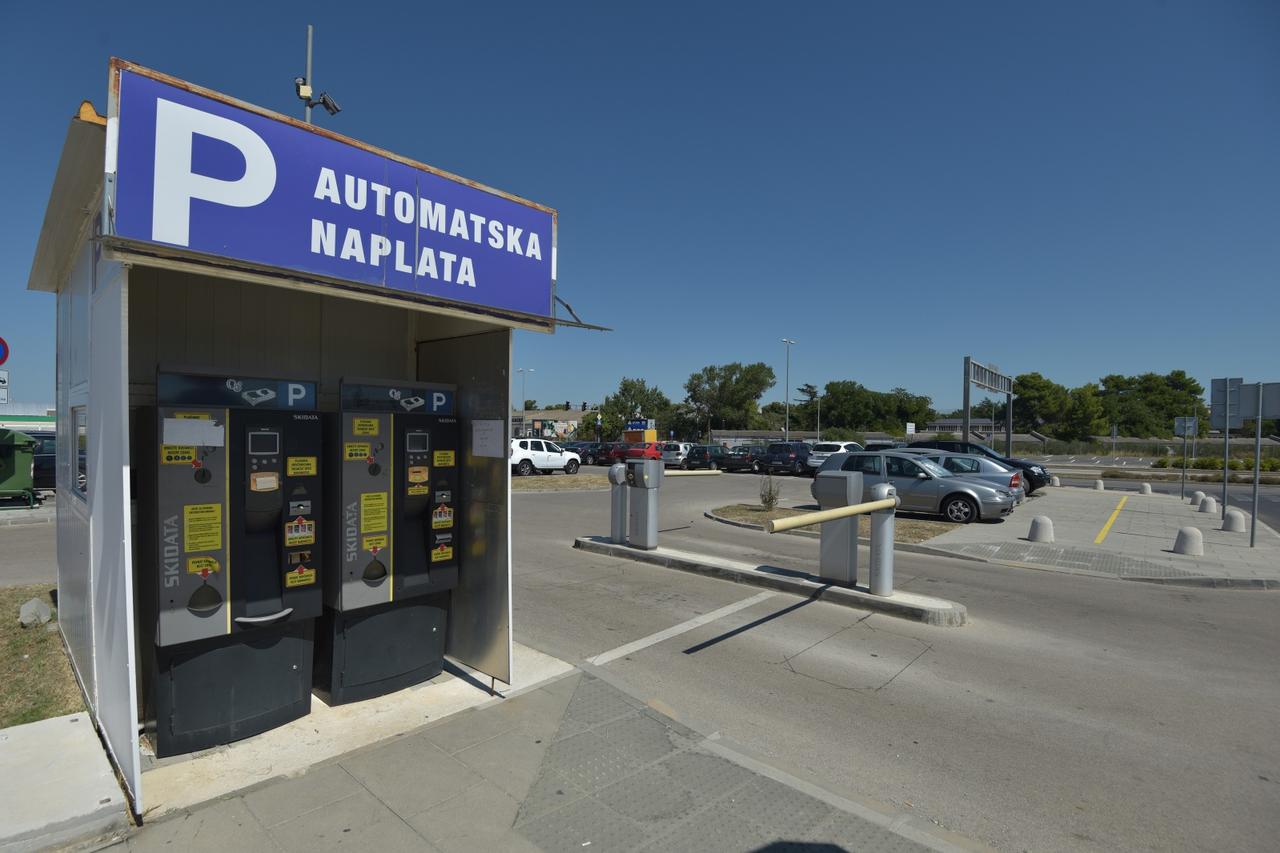 Parking u luci Gaženica