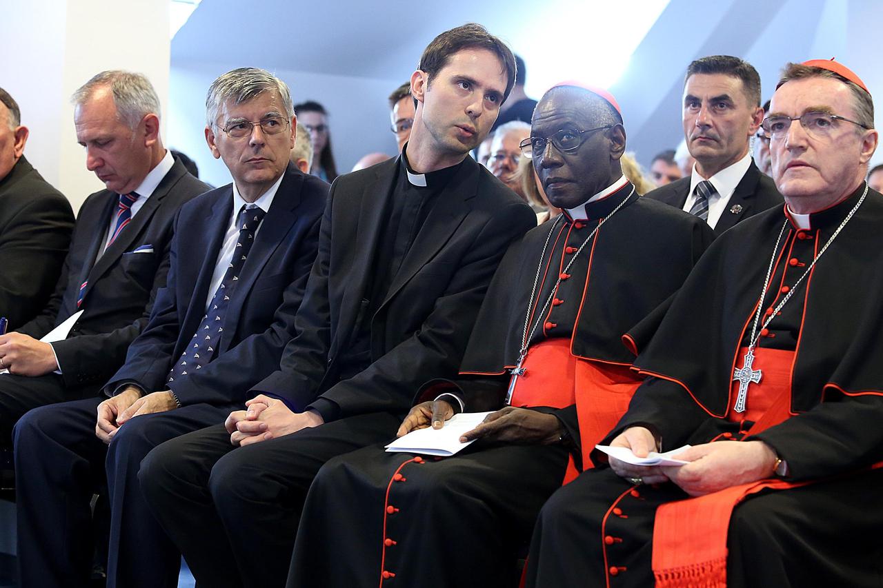 01.06.2016., Zagreb - Proslava desete obljetnice Hrvatskog katolickog sveucilista. Josip Bozanic, Robert Sarah, Zeljko Reiner, Andro Krstulovic Opara, Srecko Tomas.  Photo: Goran Stanzl/PIXSELL