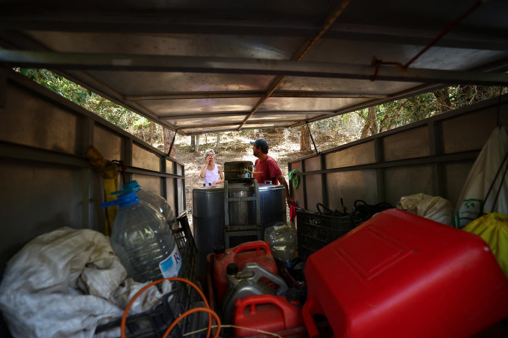 Praksa doživljava preporod i u Europi. U španjolskoj Kataloniji, nomadski stočari vode svoja stada kroz naselja u sklopu EU projekta za prevenciju požara. Osim što čiste teren, njihove koze proizvode i visokokvalitetno mlijeko, što praksu čini ekonomski održivom. 