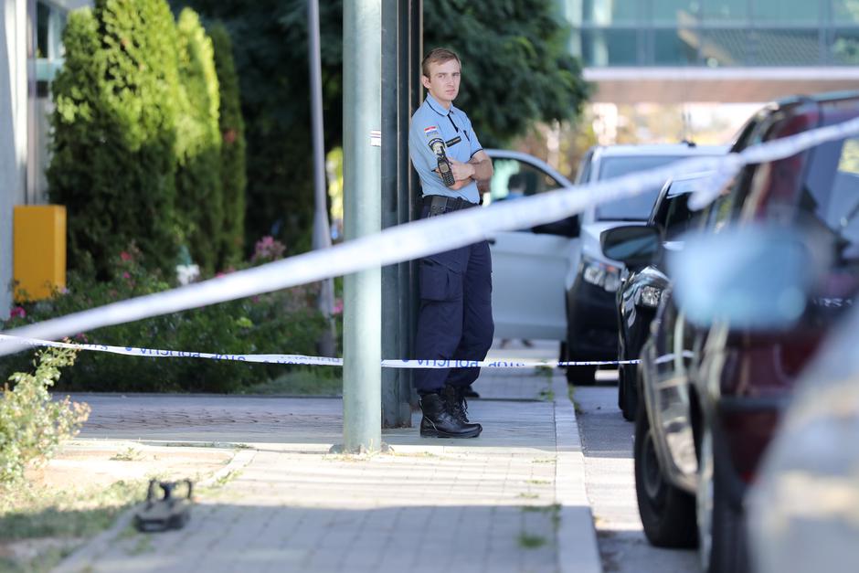 Zagreb: Nepoznati počinitelj pucao prema automobilu, jedna osoba ozlijeđena