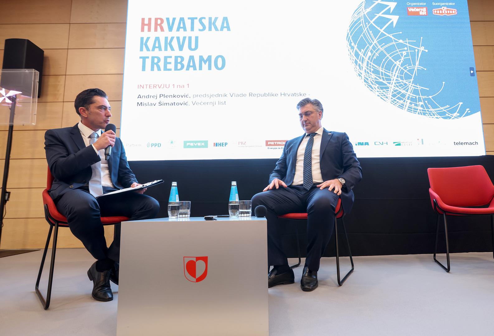 03.10.2023., Koprivnica - U sjedistu Podravke u Ulici Ante Starcevica odrzana je konferencija "Hrvatska kakvu trebamo" u organizaciji Vecernjeg lista. Ovogodisnja konferencija pod nazivom "Izazovna vremena i zenska snaga" posvecena je zenskom leadershipu te odgovara na pitanja mogu li zene na liderskim pozicijama bolje odgovoriti na krizu i izazove te u jesu li krizna vremena prilika za probijanje magicnog staklenog stropa za zene u biznisu. Mislav Simatovic, predsjednik Vlade RH Andrej Plenkovic Photo: Boris Scitar/PIXSELL