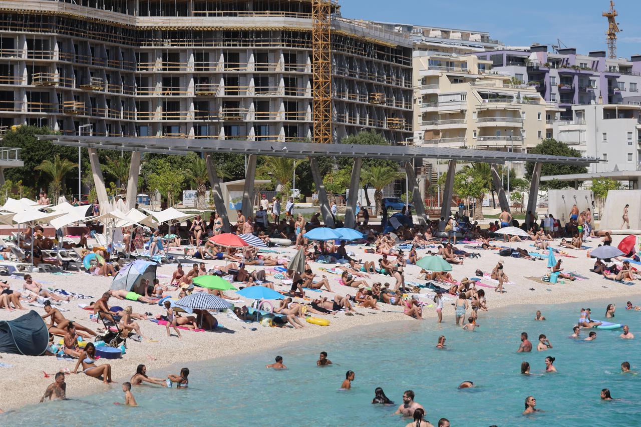 Splićani i turisti osvježenje potražili na Žnjanu