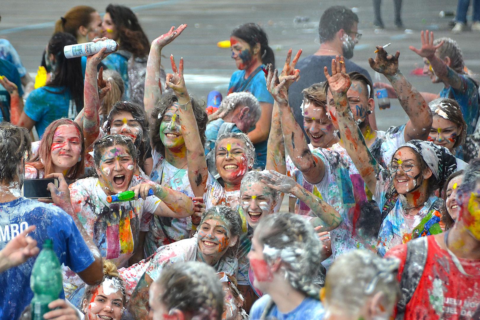 U slavljeničkoj atmosferi u organizaciji Grada Pule i Savjeta mladih Grada Pule na zelenoj površini Drustvenog centra Rojc danas se održao tradicionalni program proslave Norijade za sve maturante.