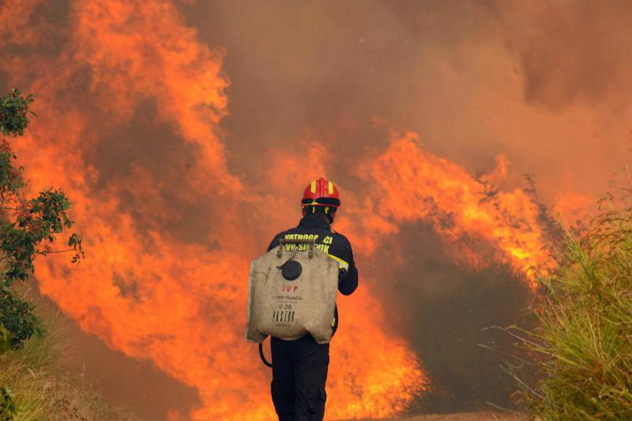 vrpolje kod šibenika,požar (1)