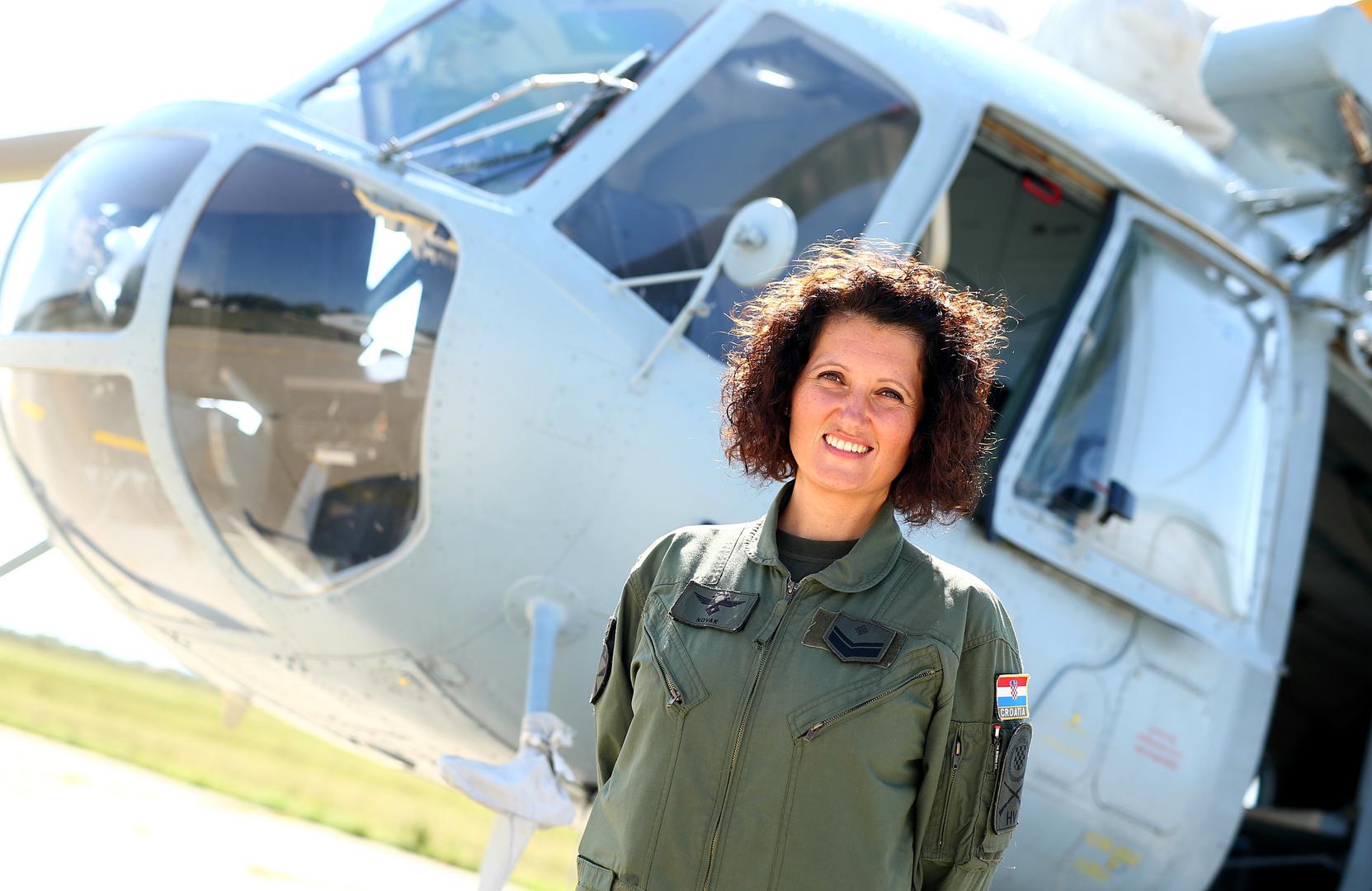 "Još sam u šestom razredu osnovne škole u Kustošiji osjetila ljubav prema zrakoplovstvu i kad sam shvatila da u blizini postoji zrakoplovna škola, nisam dvojila ni trenutka,” prisjeća se.
