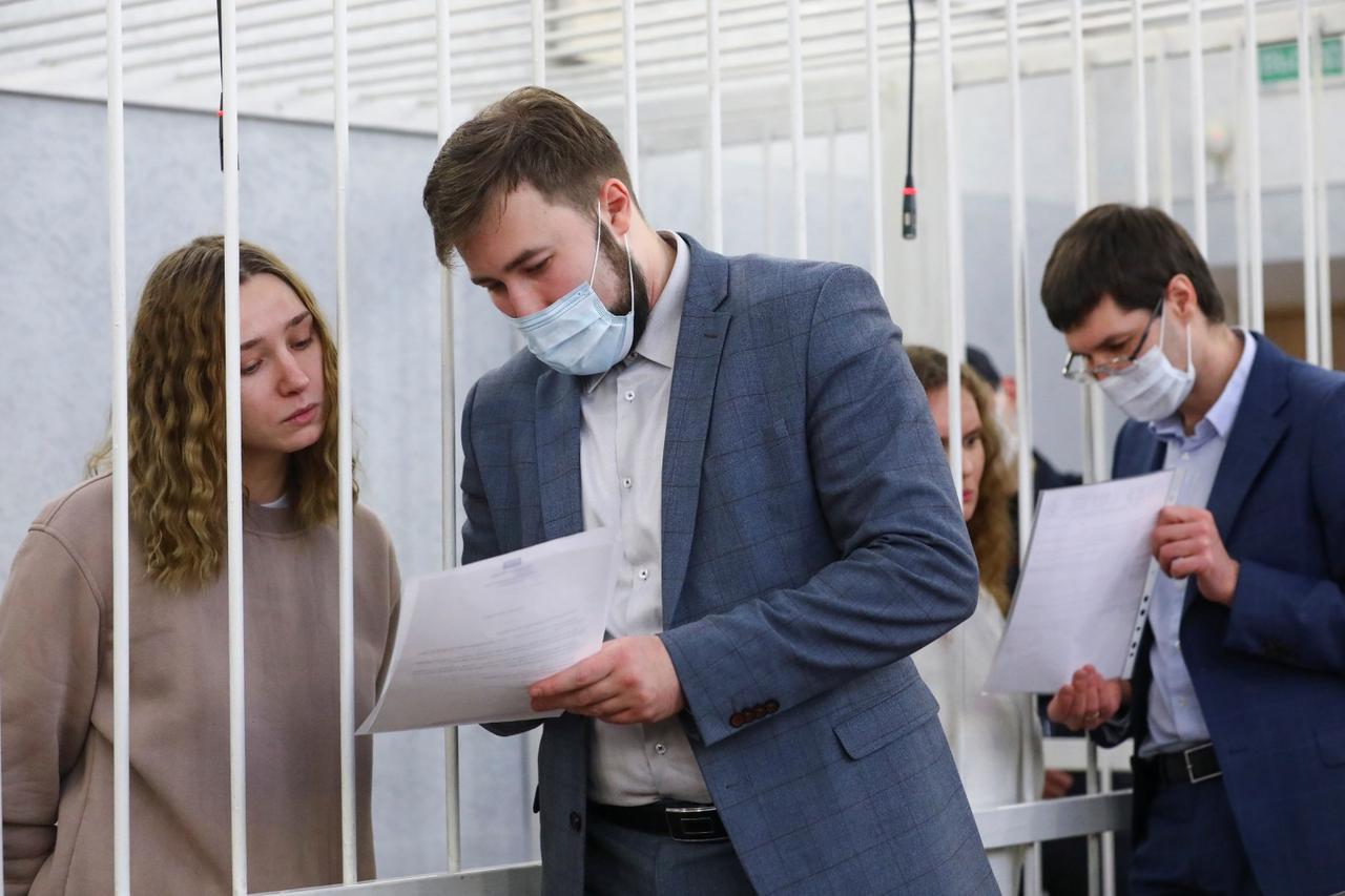 Journalists Yekaterina Andreeva and Darya Chultsova attend a court hearing in Minsk