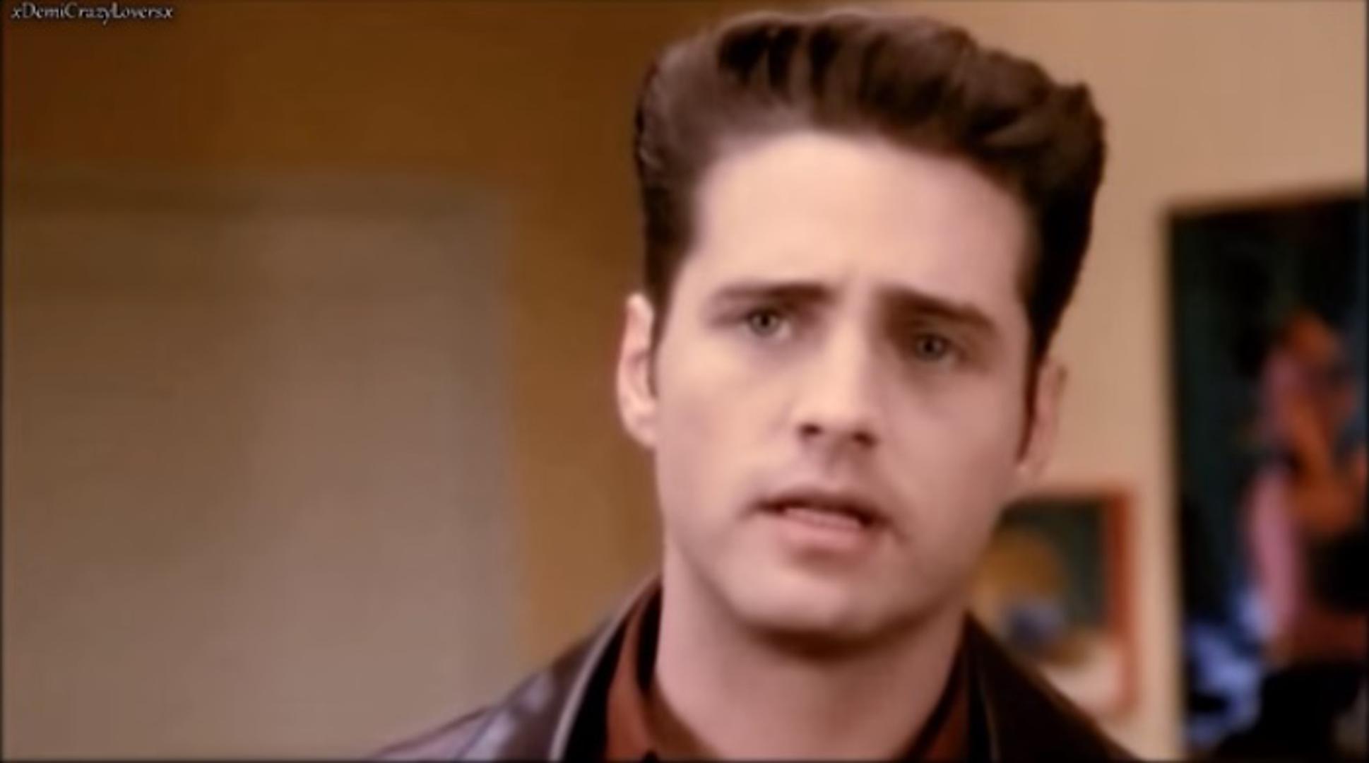 Jason Priestley slavu duguje liku Brandona Walsha iz "Beverly Hillsa, 90210". Ima najduži staž u seriji i nakon što je prestao glumiti seriju je producirao do 2000. godine. Nakon ove hit serije glumio je u još nekim serijama i filmovima, ali nijedna mu nije vratila stari sjaj.