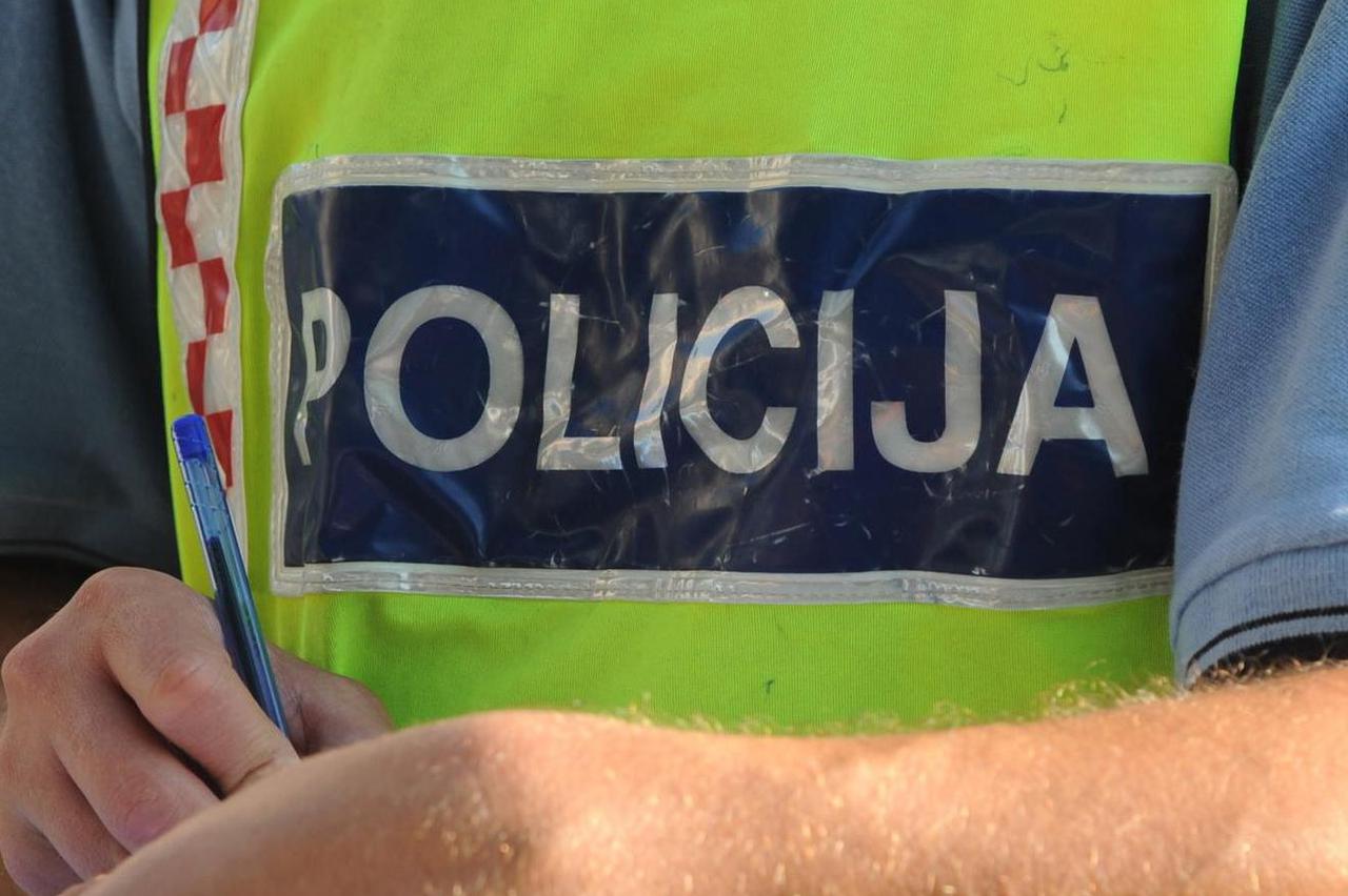 policija