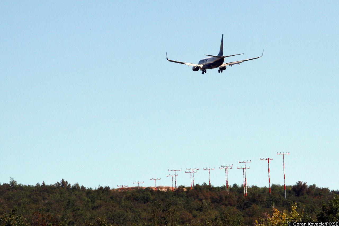 Krk: Avioni slije?u u Zra?nu luku Rijeka na otoku Krku