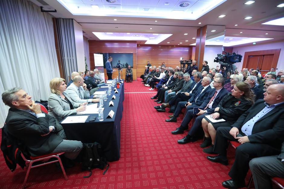 Okrugli stol Ovcara - zlocin bez kazne.