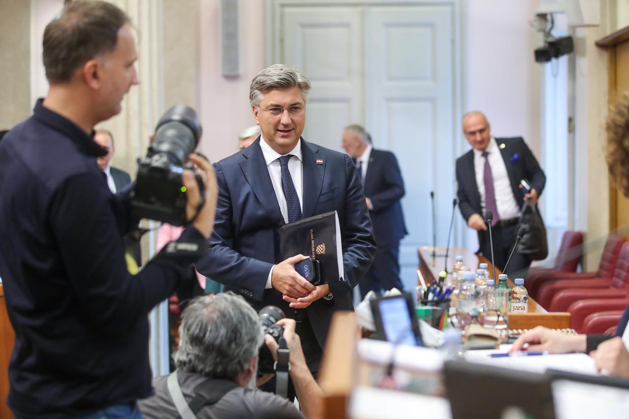 Zagreb: Andrej Plenković u Saboru na raspravi o opozivu ministra Grlića-Radmana