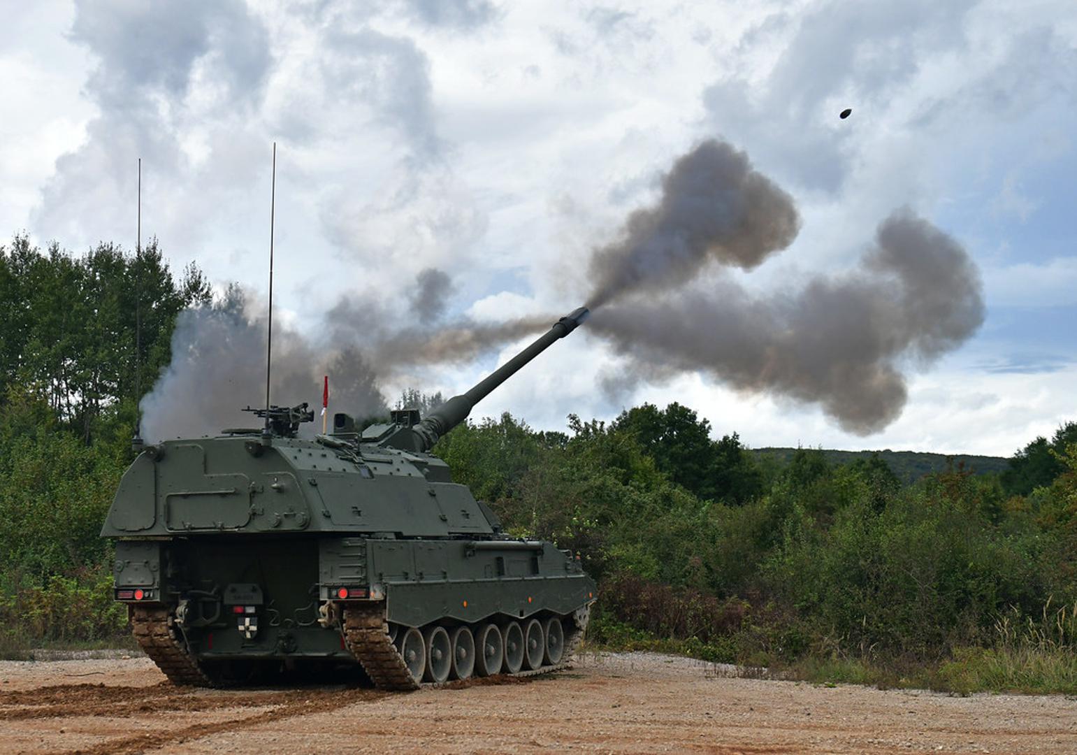 Uoči mimohoda 2015. godine, brigadir Tomislav Pavičić predstavio je PzH 2000 te kazao: “Njihovim ulaskom u operativnu uporabu može se slobodno reći da ćemo biti na razini najbolje opremljenih topničkih postrojbi u NATO savezu, a time i u cijelom svijetu. Haubica PzH 2000 je u ovom trenutku najnaprednije topničko oružje koje se koristi"