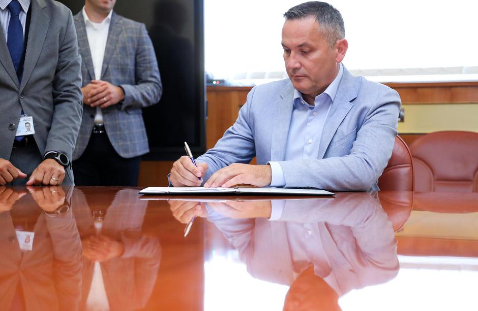 Zagreb: Božinović i Kustić potpisali Protokol o sigurnosti na utakmicama visokog rizika