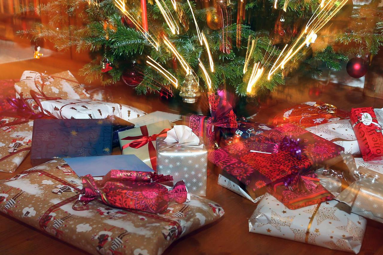 Boži?no drvce i pokloni 