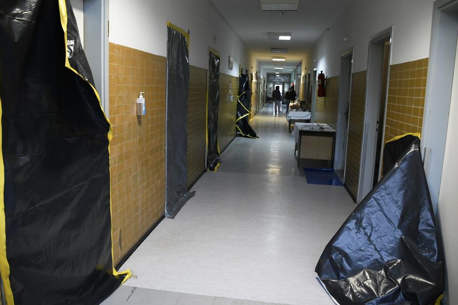Odjel Opće bolnice Sisak na kojem se liječe oboljeli od COVID-19 od kojih je deset osoba na respiratoru