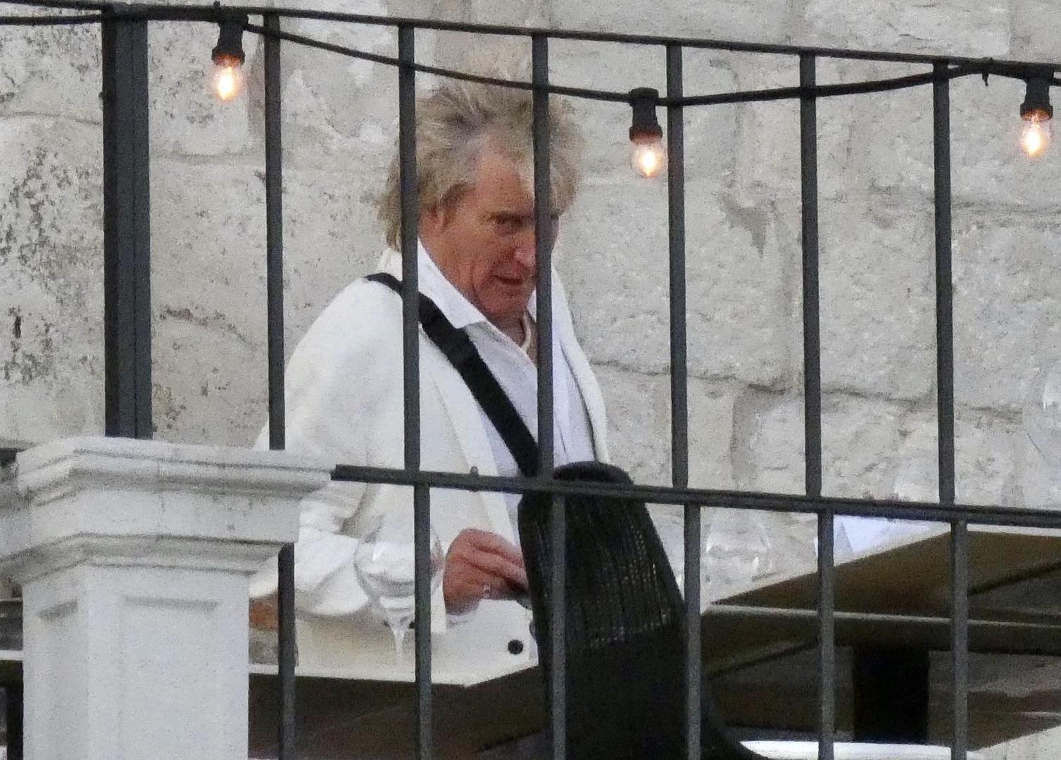 U splitsku luku došao je na jahti u društvu obitelji i prijatelja, a fotoreporteri tada su ga snimili i u šetnji gradom.